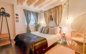 Stunning 2 Bedrooms Apartment